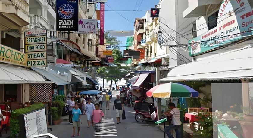 Long Beach Hotel Patong Экстерьер фото